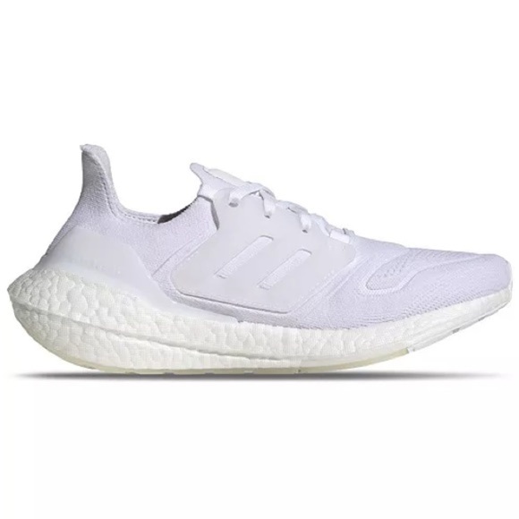 NIB Adidas Women’s Ultra Boost 22 Running Sneakers in White in size 7 - Picture 2 of 12